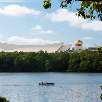 The Brunei sultan's palace Istana Nurul Iman seen from Sungai Brunei.