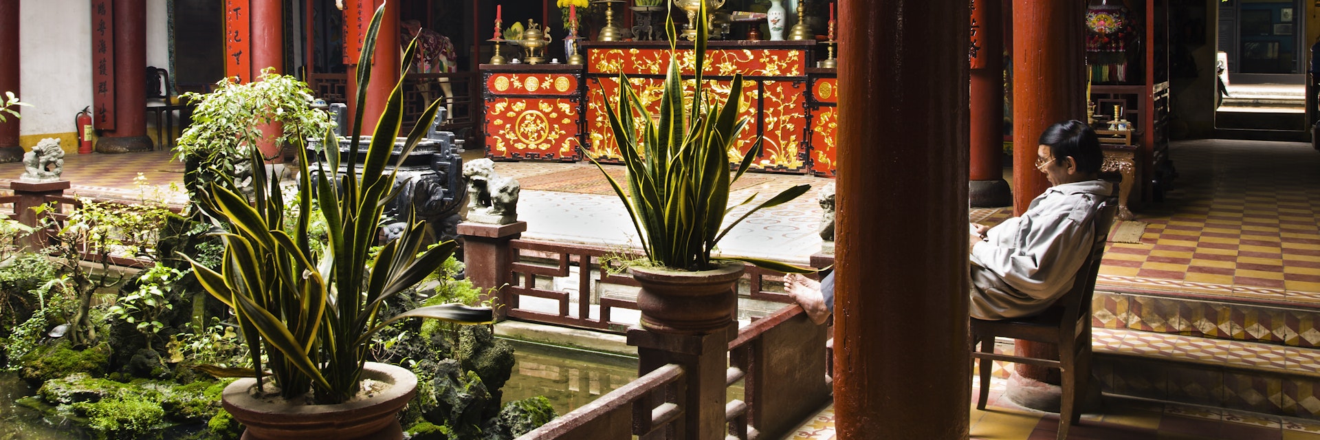 Interior of Quan Cong Temple.