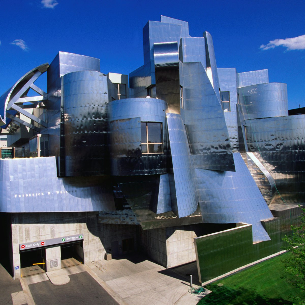 The Frederick Weisman Art Museum, the stainless steel structure by architect Frank Gehry, on the University of Minnesota campus - Minneapolis-St Paul, Minnesota
