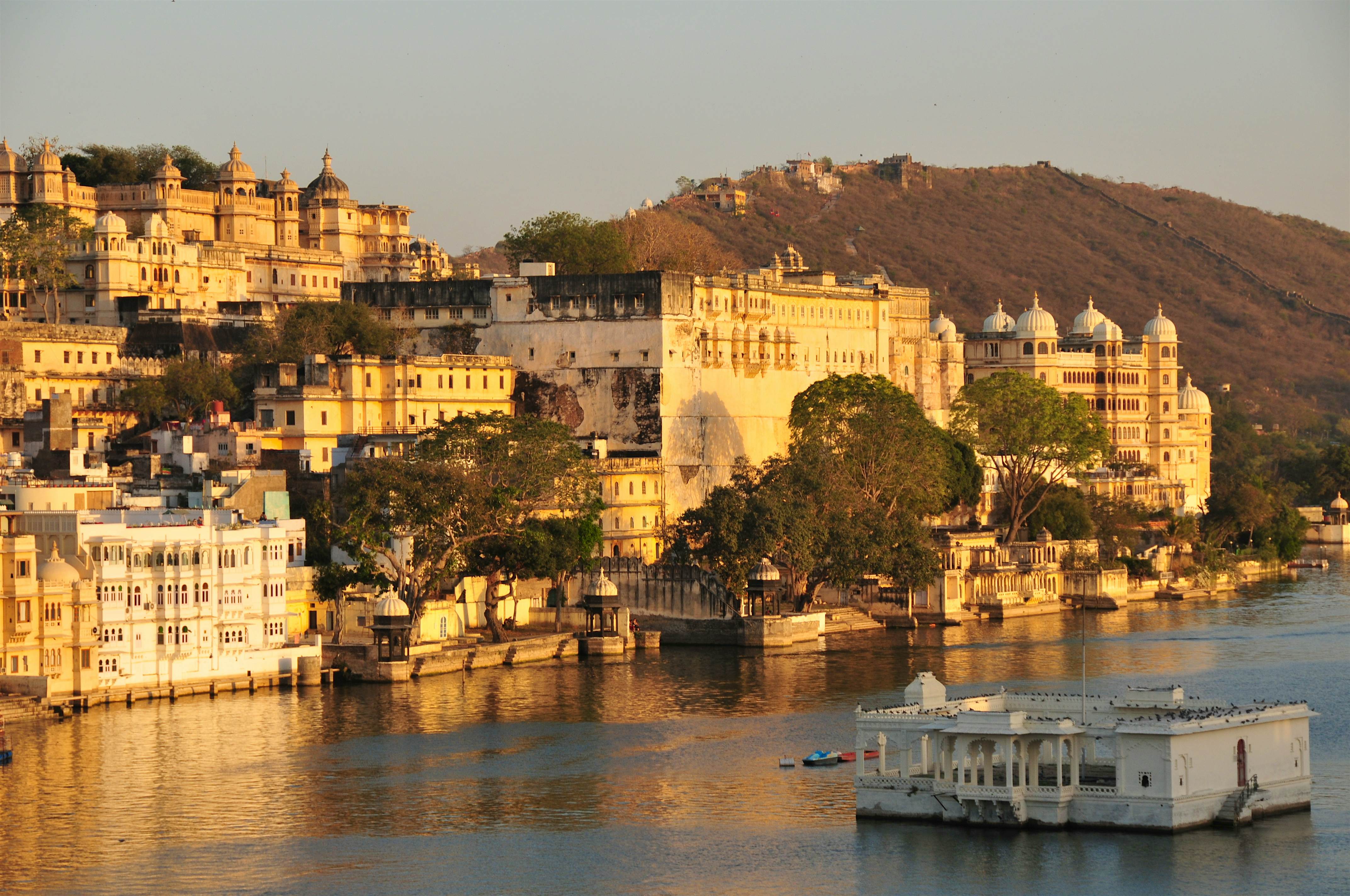 places to visit in udaipur on map
