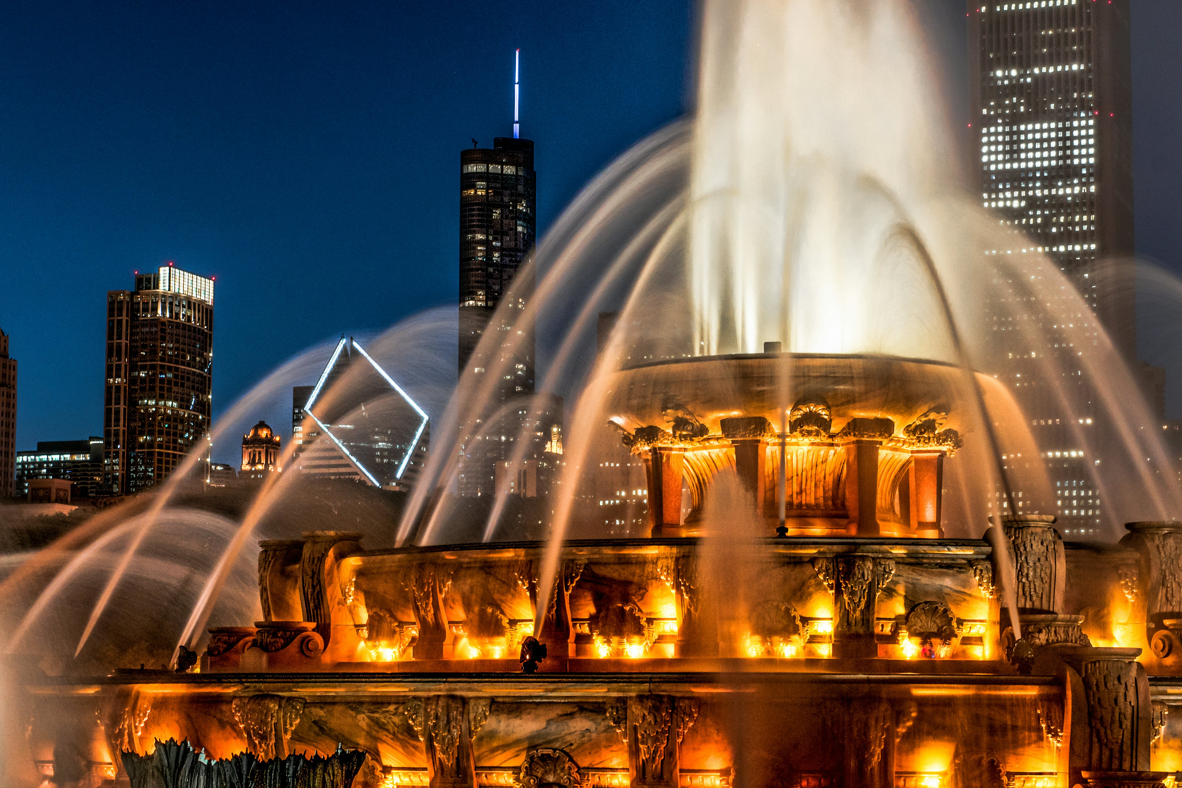 Buckingham Fountain at Night