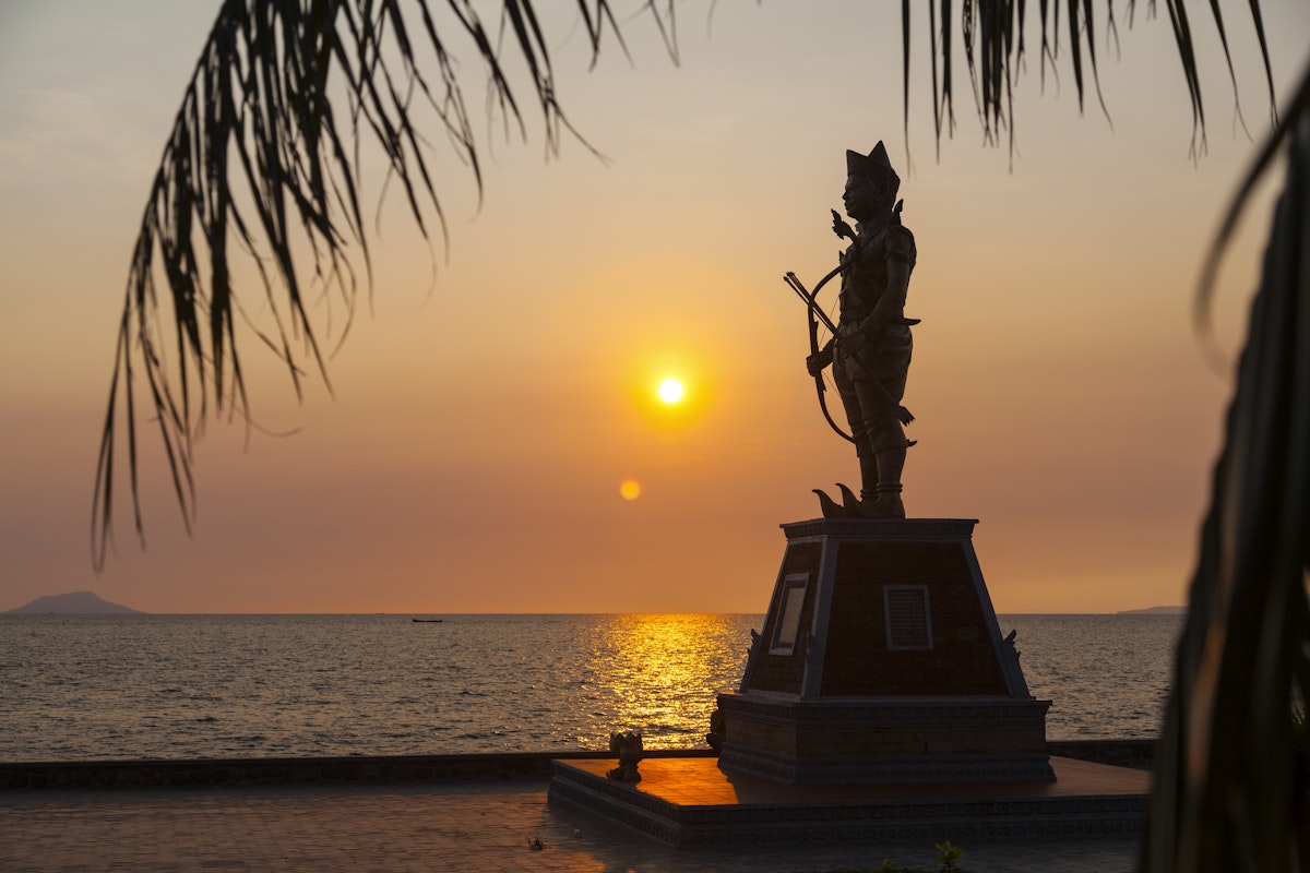 A statue of King Sdach Korn by the seaside in Kep