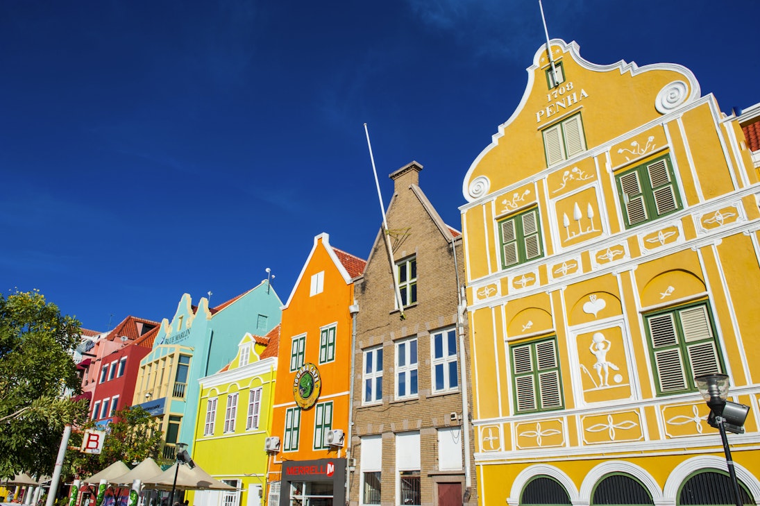 The colourful Dutch houses at the Sint Annabaai in Willemstad, UNESCO World Heritage Site, Curacao, ABC Islands, Netherlands Antilles, Caribbean, Central America