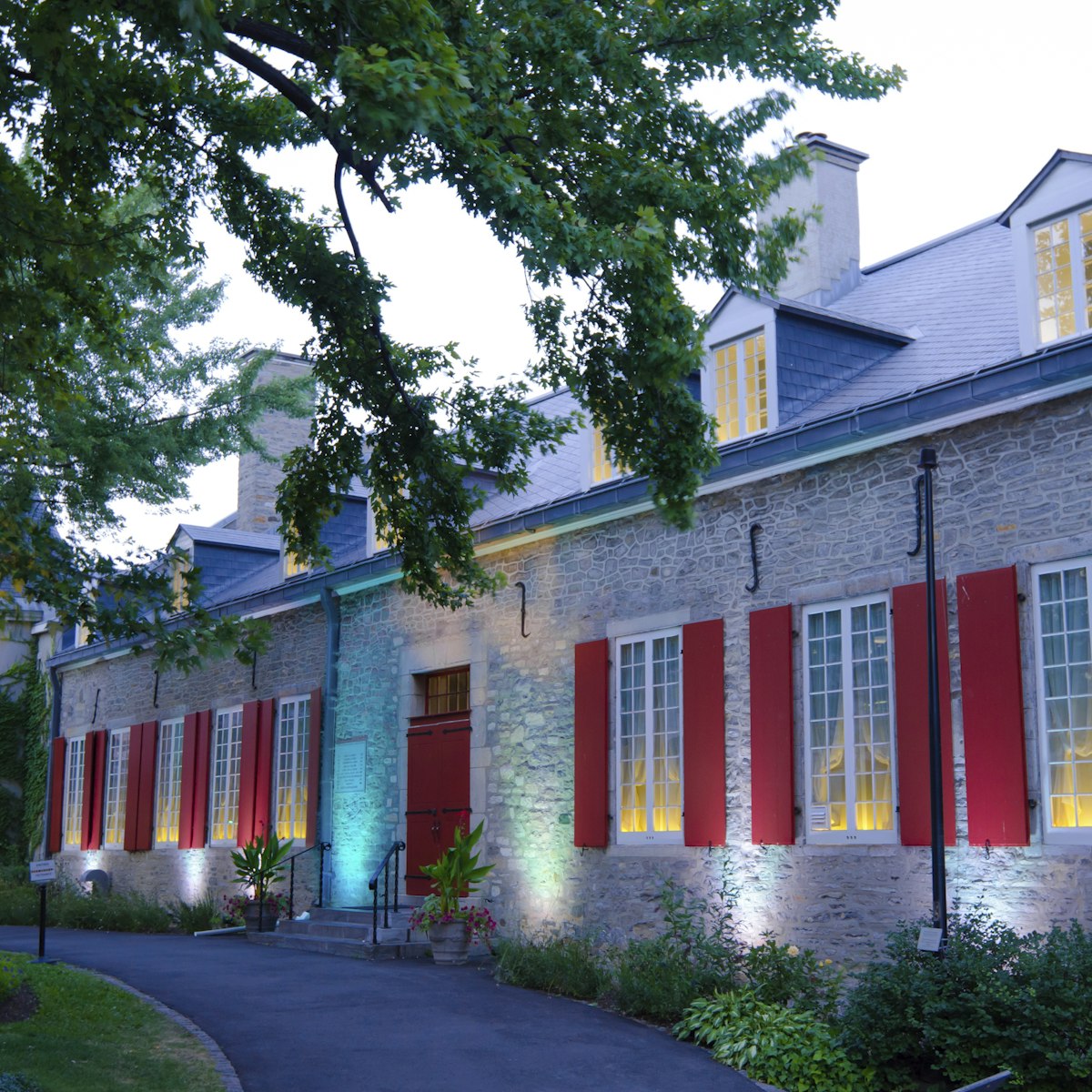 old montreal to visit Château Ramezay
