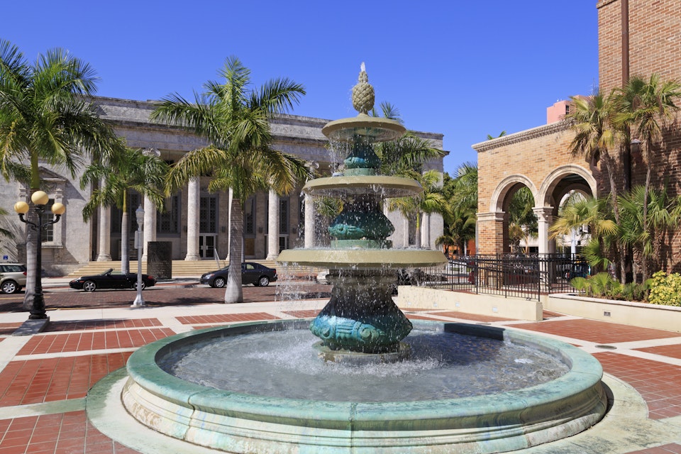 Fountain & Arts Center, Fort Myers, Florida