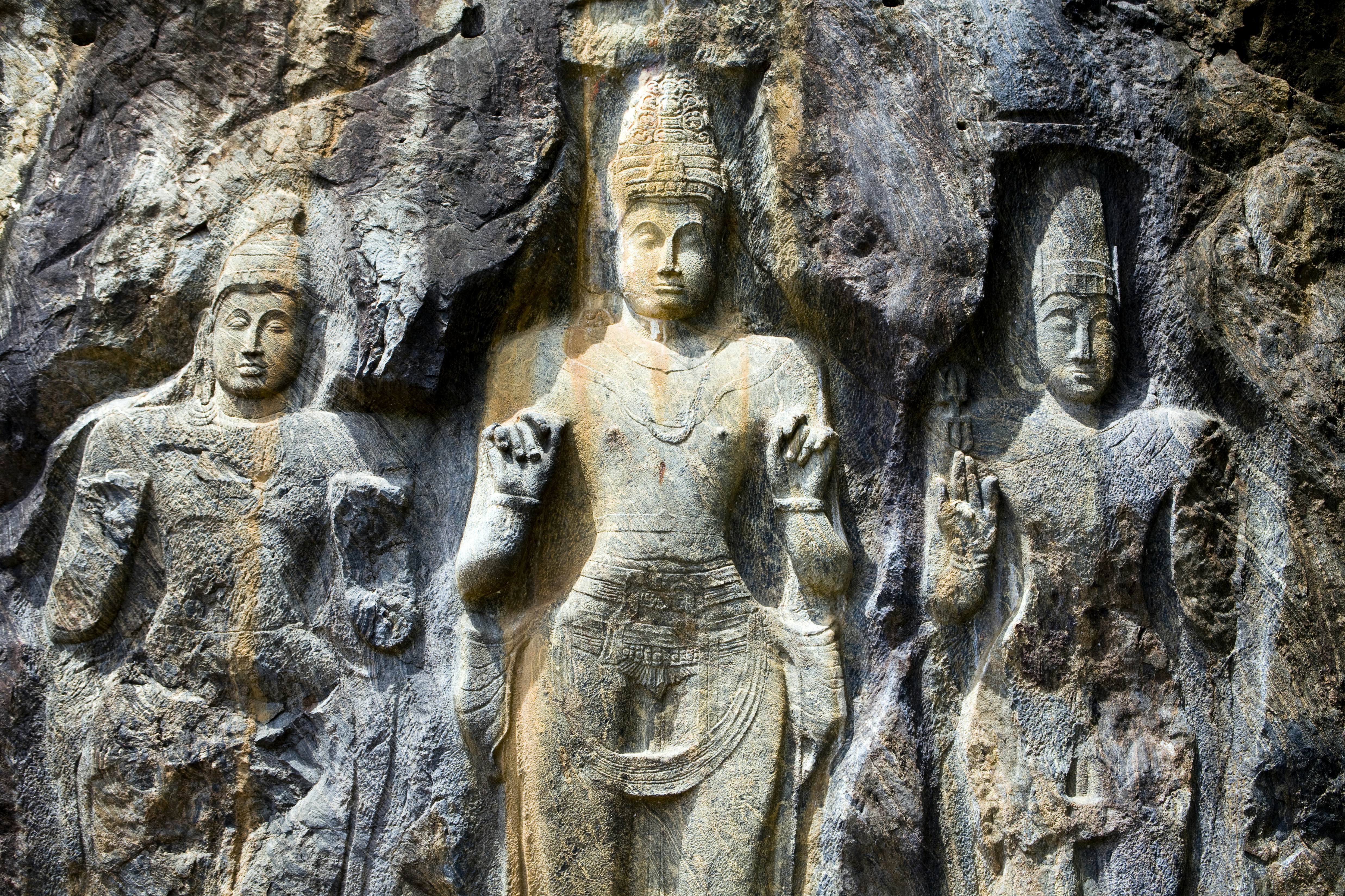 buduruvagala buddhist temple sri lanka