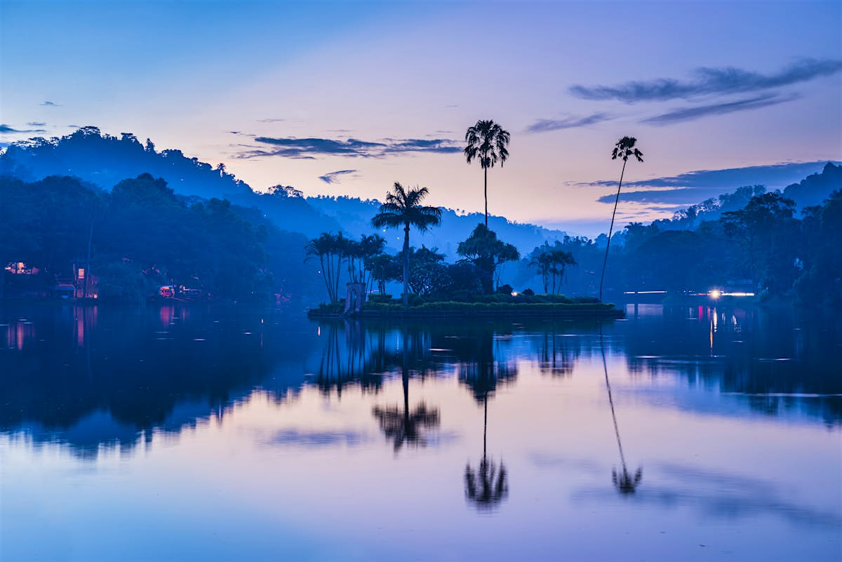 Kandy Lake | Kandy, Sri Lanka Attractions - Lonely Planet