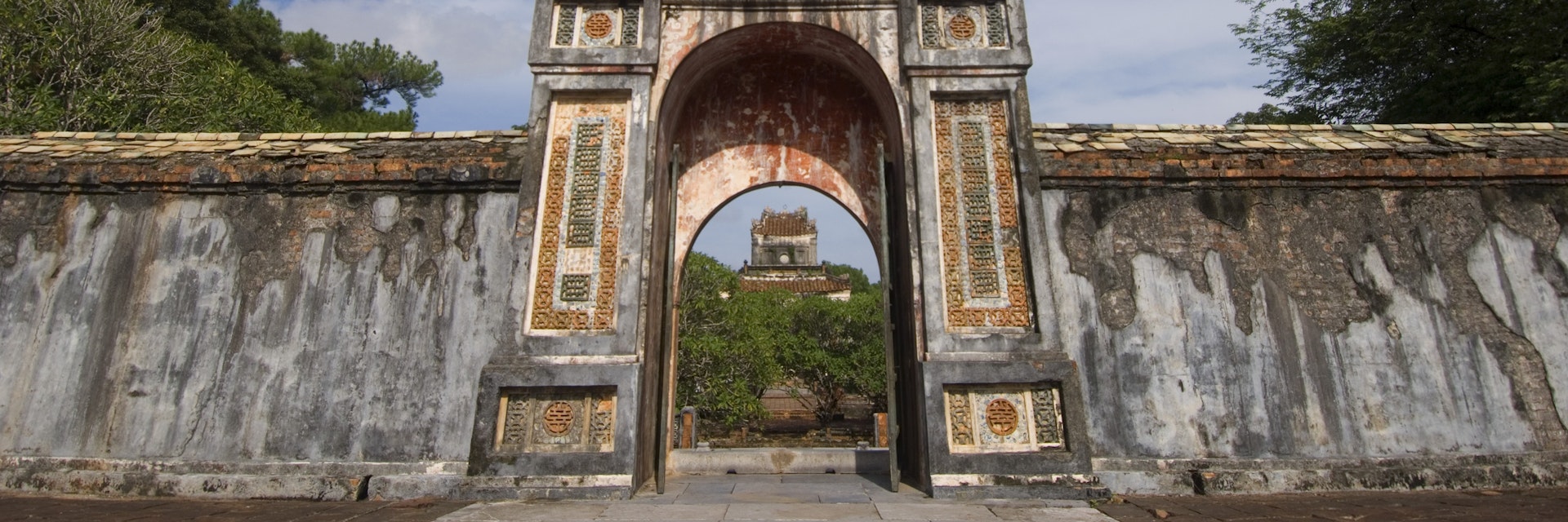 VIETNAM - 2006/09/27: Vietnam, Hue, Tomb Of King Tu Duc, Gate. (Photo by Wolfgang Kaehler/LightRocket via Getty Images)