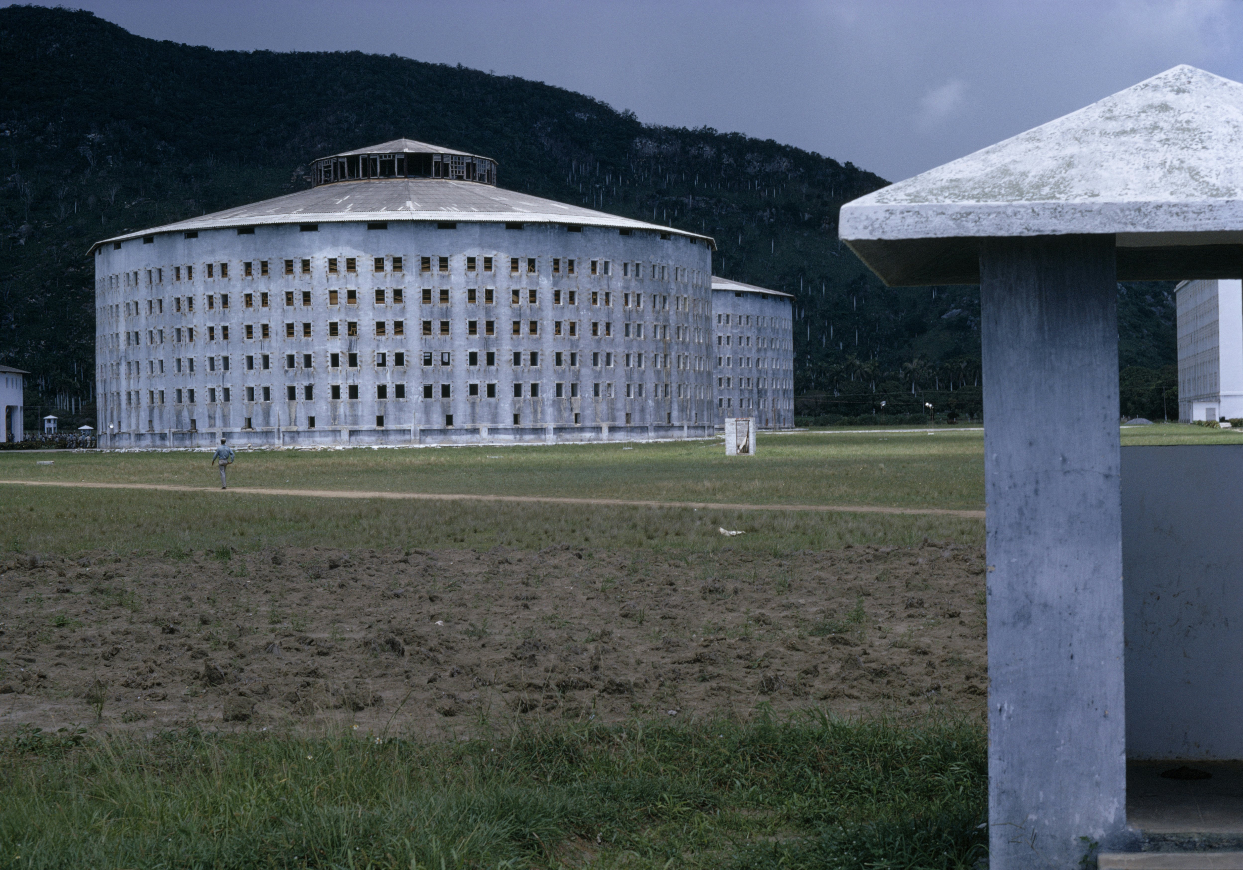 CUBA, Isla de la Juventud, Nueva Gerona.Presidio Modelo. Model Prison where Fidel Castro was held prisoner between 1953-1955 by former President of Cuba Fulgencio Batista. Panopticon five story circular buildings ..©Brian Moser / Eye Ubiquitous / Hutchison Picture Library