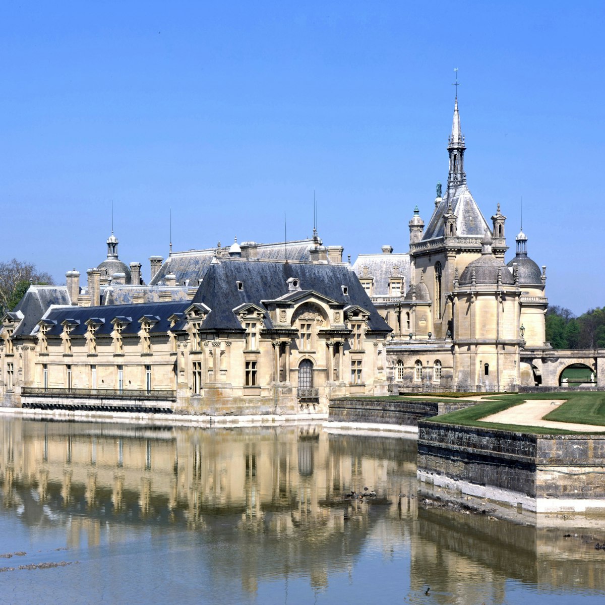 Chateau Chantilly Oise, France (Photo by: Digital Light Source/UIG via Getty Images)
