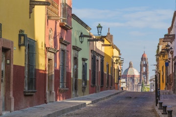 Colorful street scene, Guanajuato, Mexico