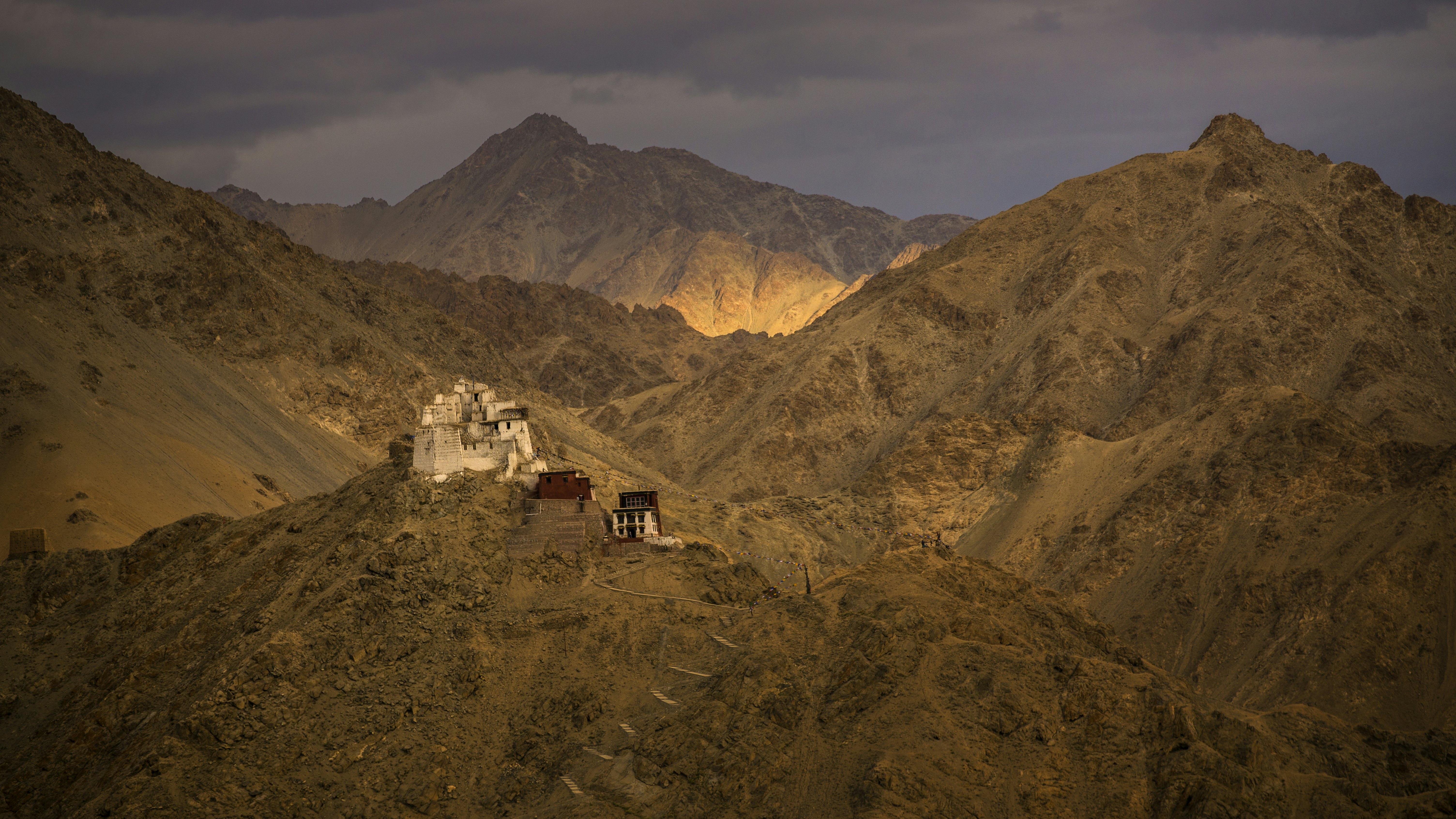 Leh palace with nice mountain range