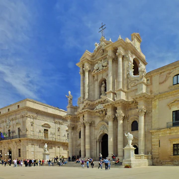 (GERMANY OUT) Syrakus, Ortigia, Dom Santa Maria delle Colonne und Rathaus (Municipio) (Photo by Ihlow/ullstein bild via Getty Images)