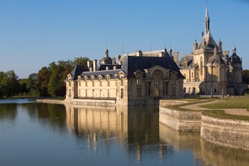 "France, Picardy, Valley of the Nonette River, Chantilly, Chteau de Chantilly - construction started in 1358 by Jean Bullant and completed in 1882 by Honor Daumet"