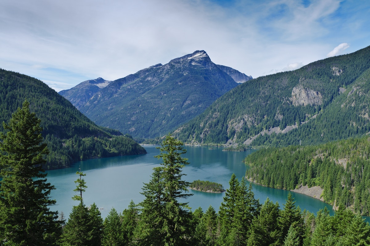 USA, Washington State, North Cascades, Ross Lake National Recreation Area, Diablo Lake and Davis Peak from Diable Lake Overlook