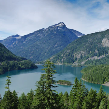 USA, Washington State, North Cascades, Ross Lake National Recreation Area, Diablo Lake and Davis Peak from Diable Lake Overlook