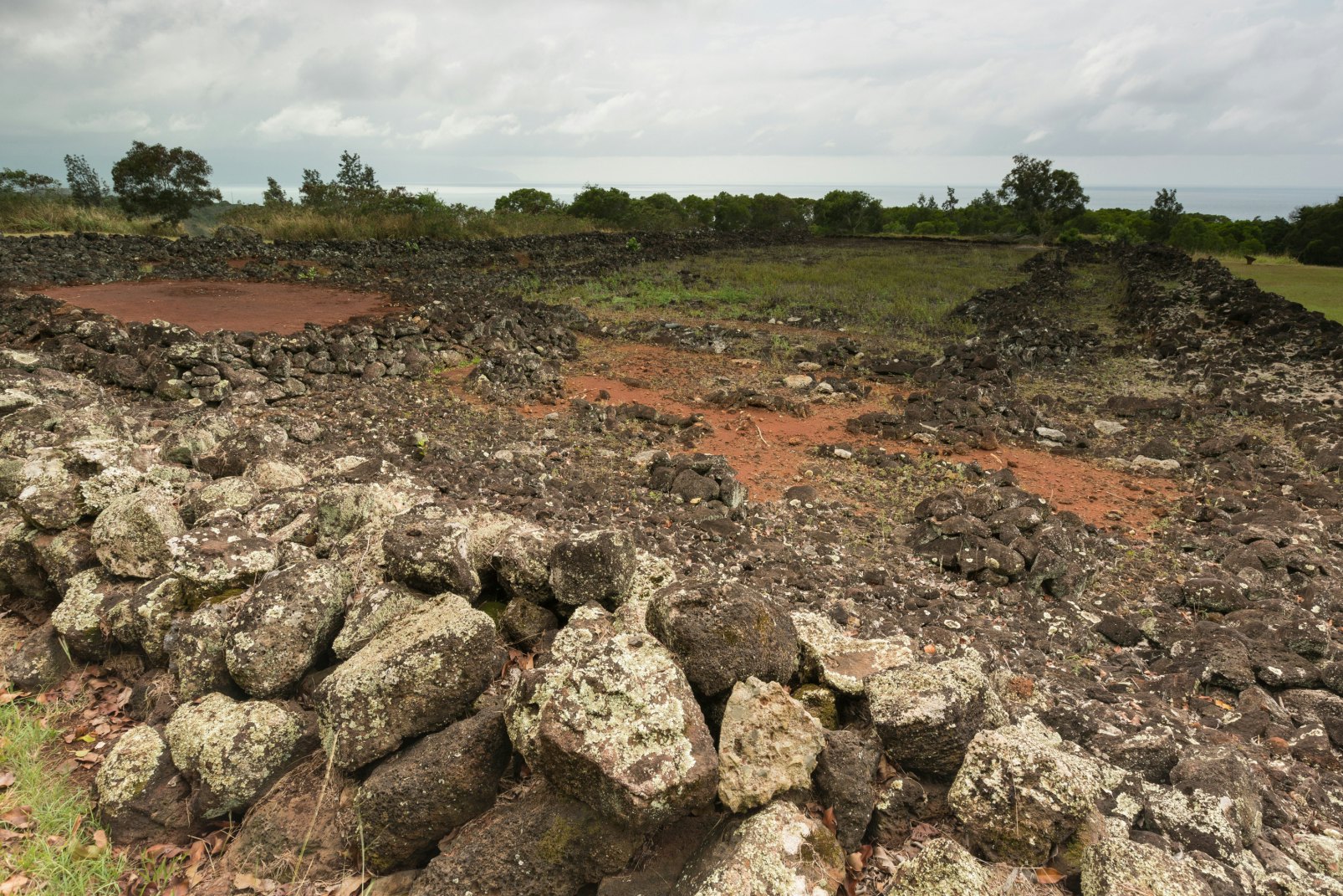 Pu'u o Mahuka Heiau State Monument; Shutterstock ID 425137735; Your name (First / Last): Alexander Howard; GL account no.: 65050; Netsuite department name: Online Editorial; Full Product or Project name including edition: A perfect day on Oahu's North Shore