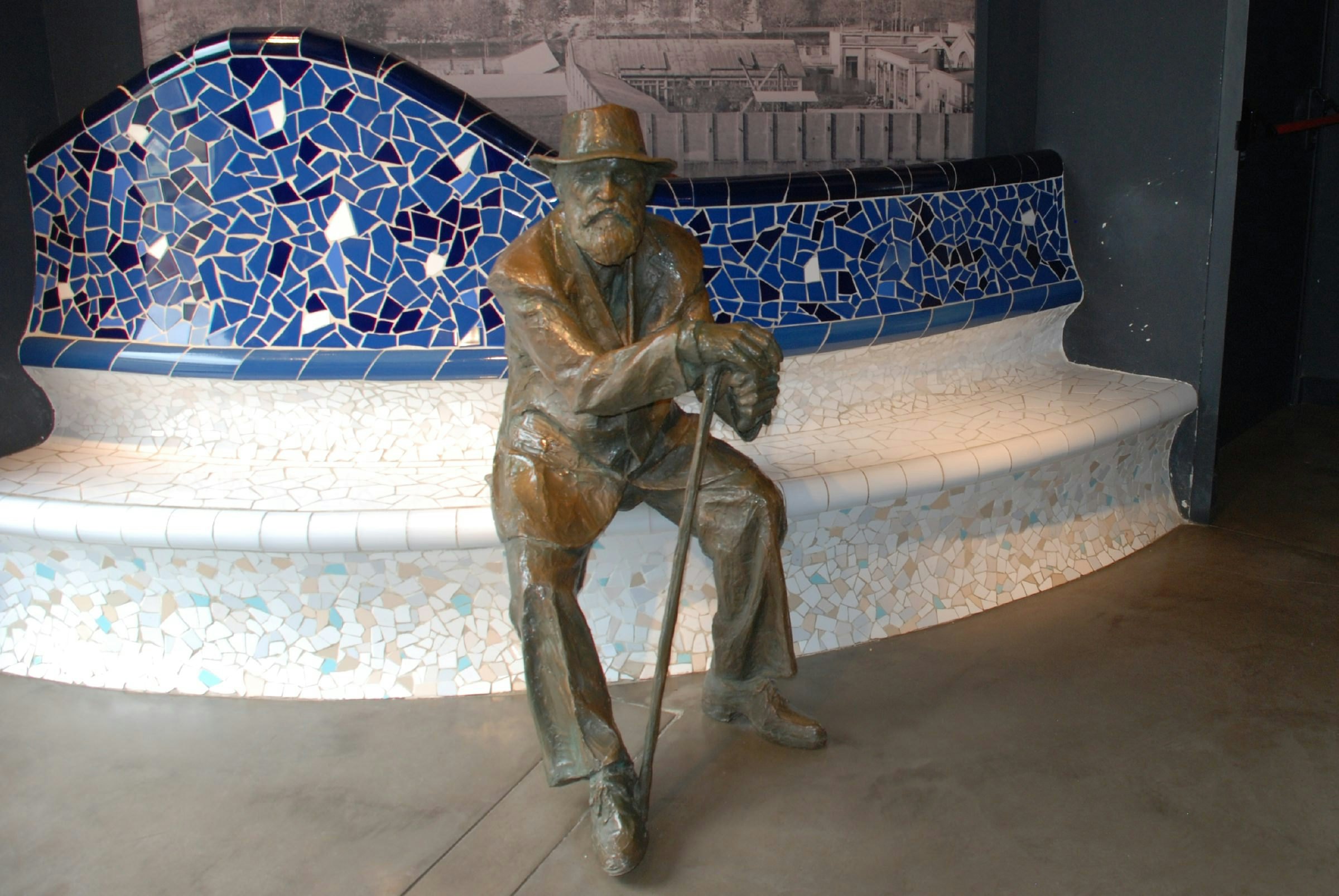 Statue of Gaudí at Gaudí Experience