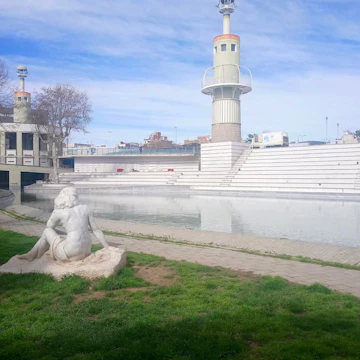 Pond at the Parc de l'Espanya Industrial
