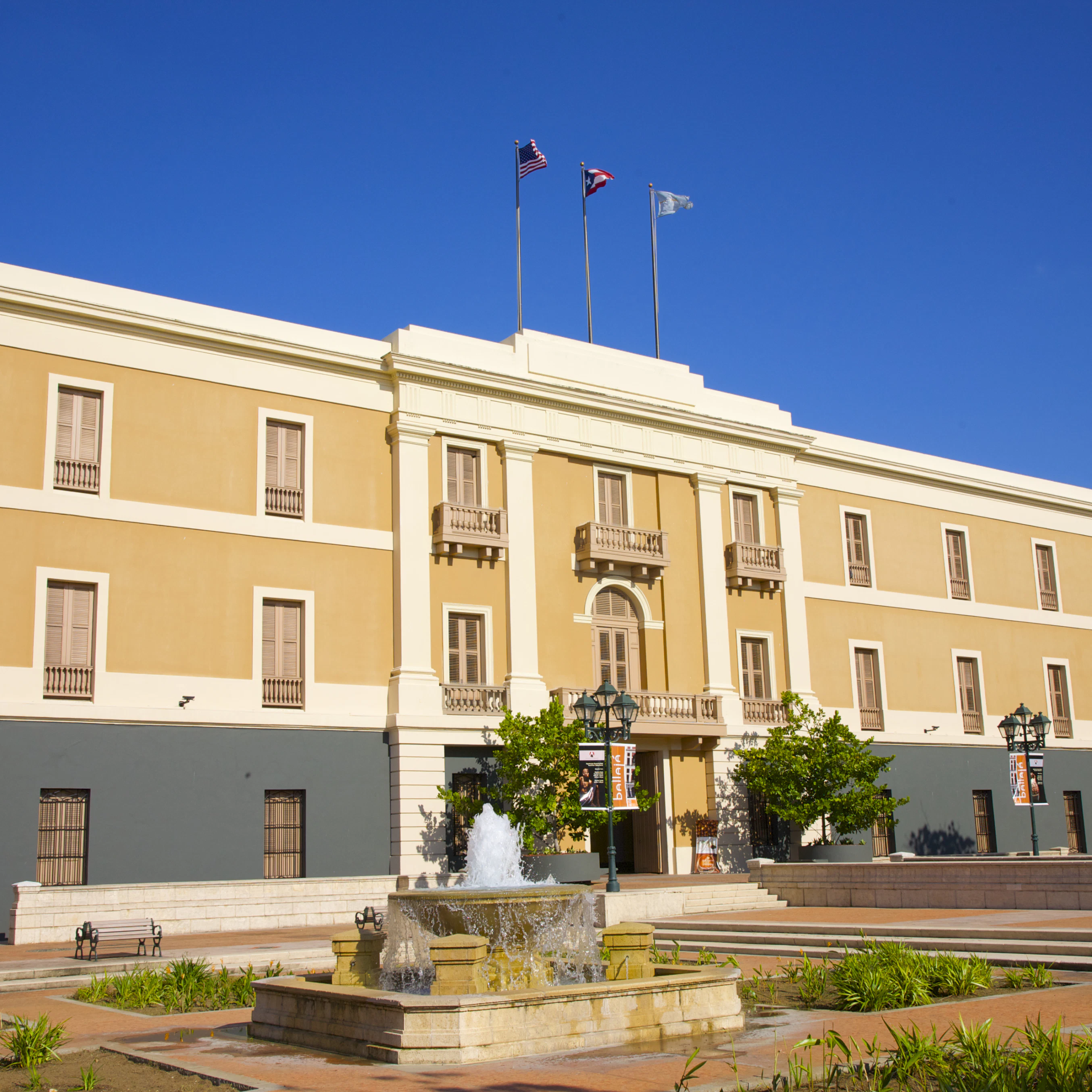 Museo de las Americas and plaza, San Juan