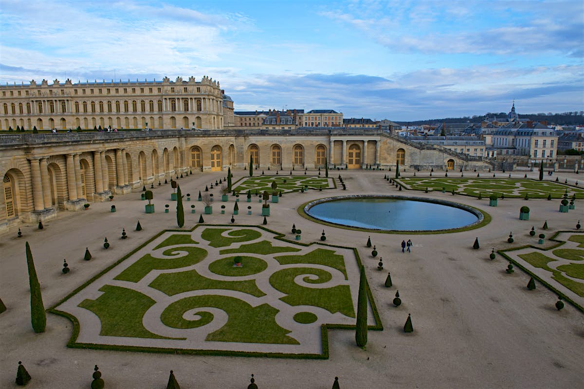 Время версаль. Версаль Франция. Версальский дворец в Париже. Версаль парк Франция. Версаль Сербия.