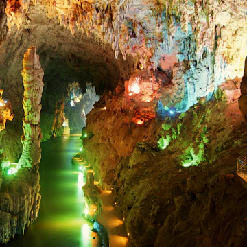 STALACTITE IN JIANSHUI, YUNNAN PROVINCE, PEOPLES REPUBLIC OF CHINA