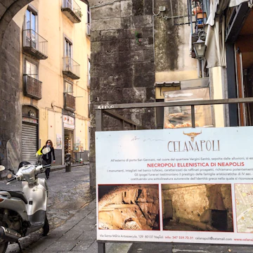 Celanapoli tour meeting point at Porta Nolana