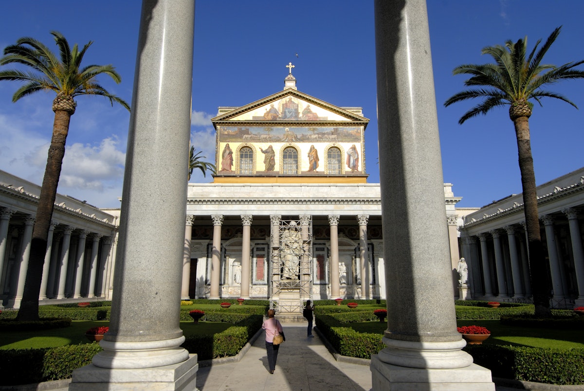 Basilica di San Paolo Fuori Le Mura courtyard garden.