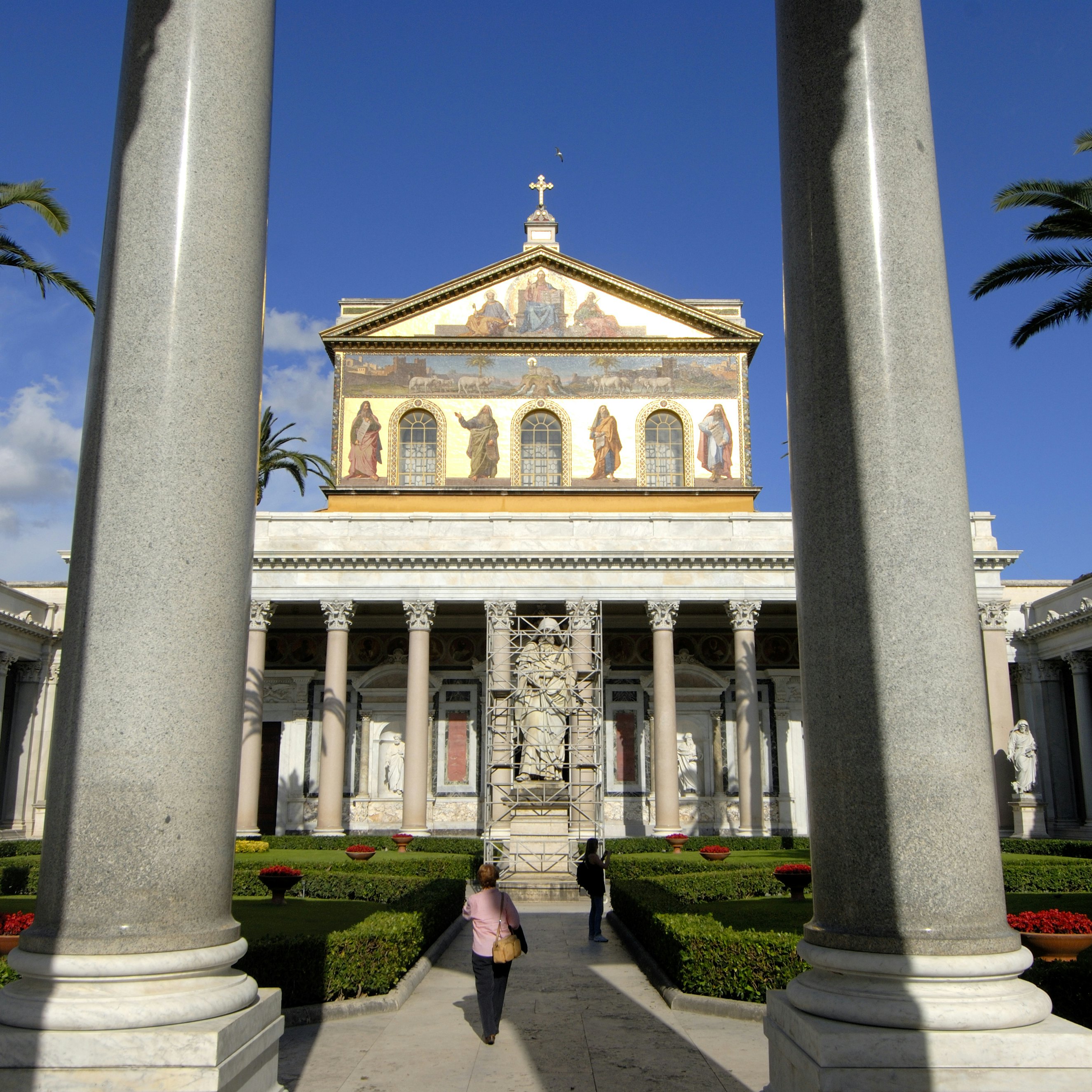 Basilica di San Paolo Fuori Le Mura courtyard garden.