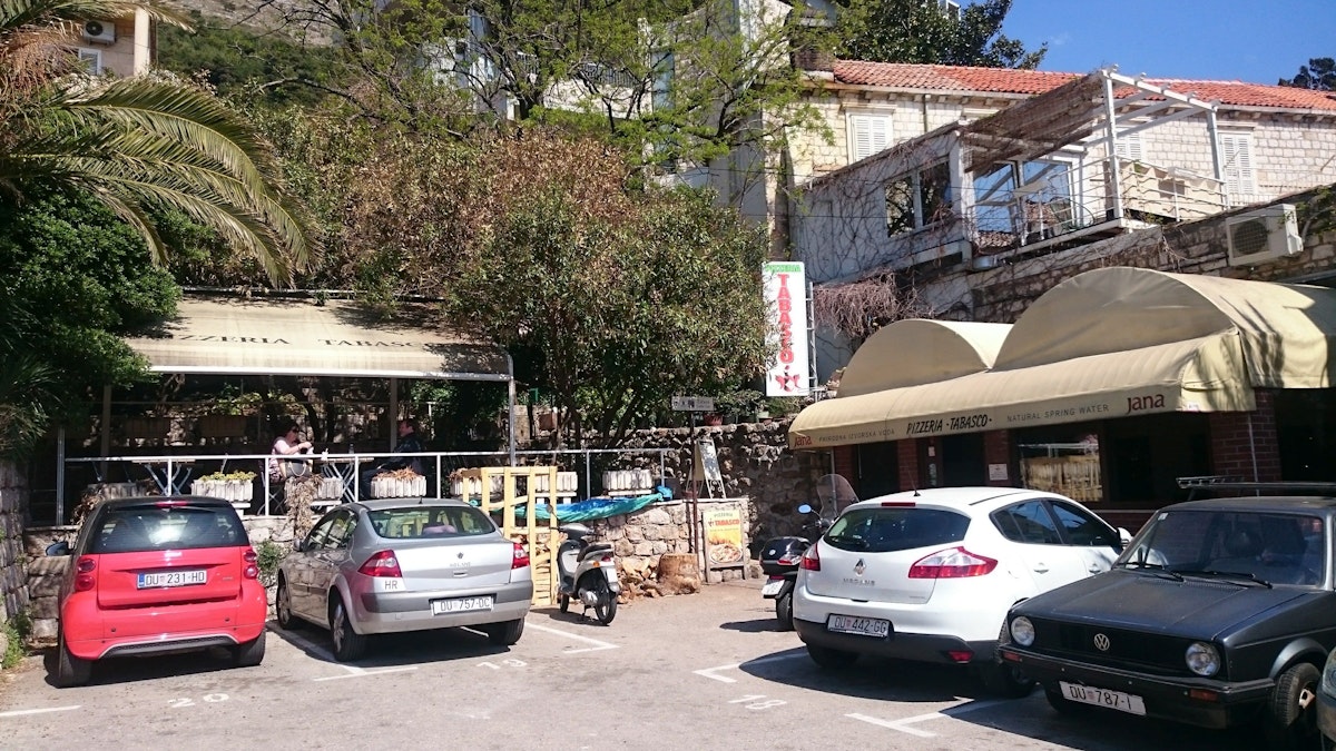 Tabasco pizzeria front entrance