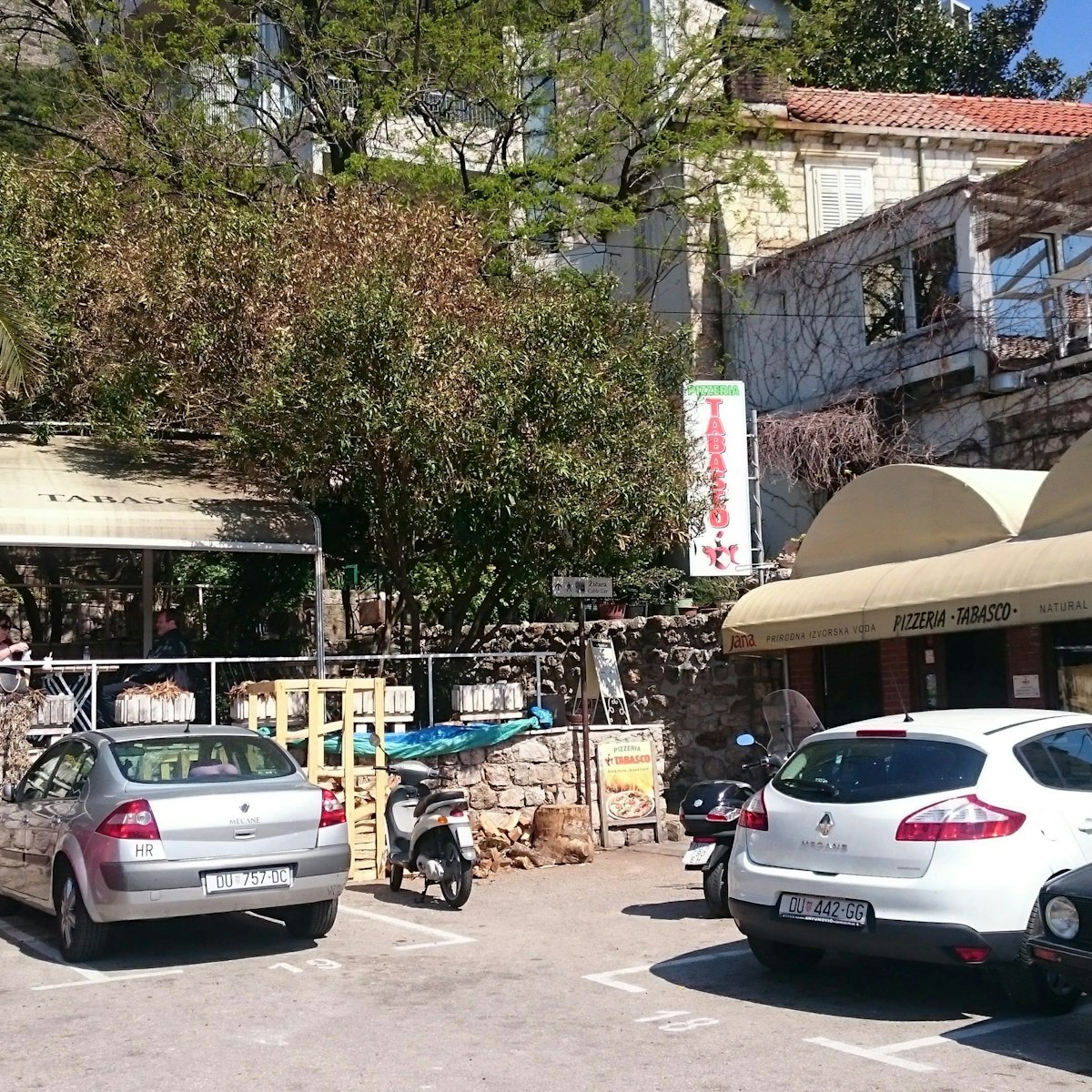 Tabasco pizzeria front entrance