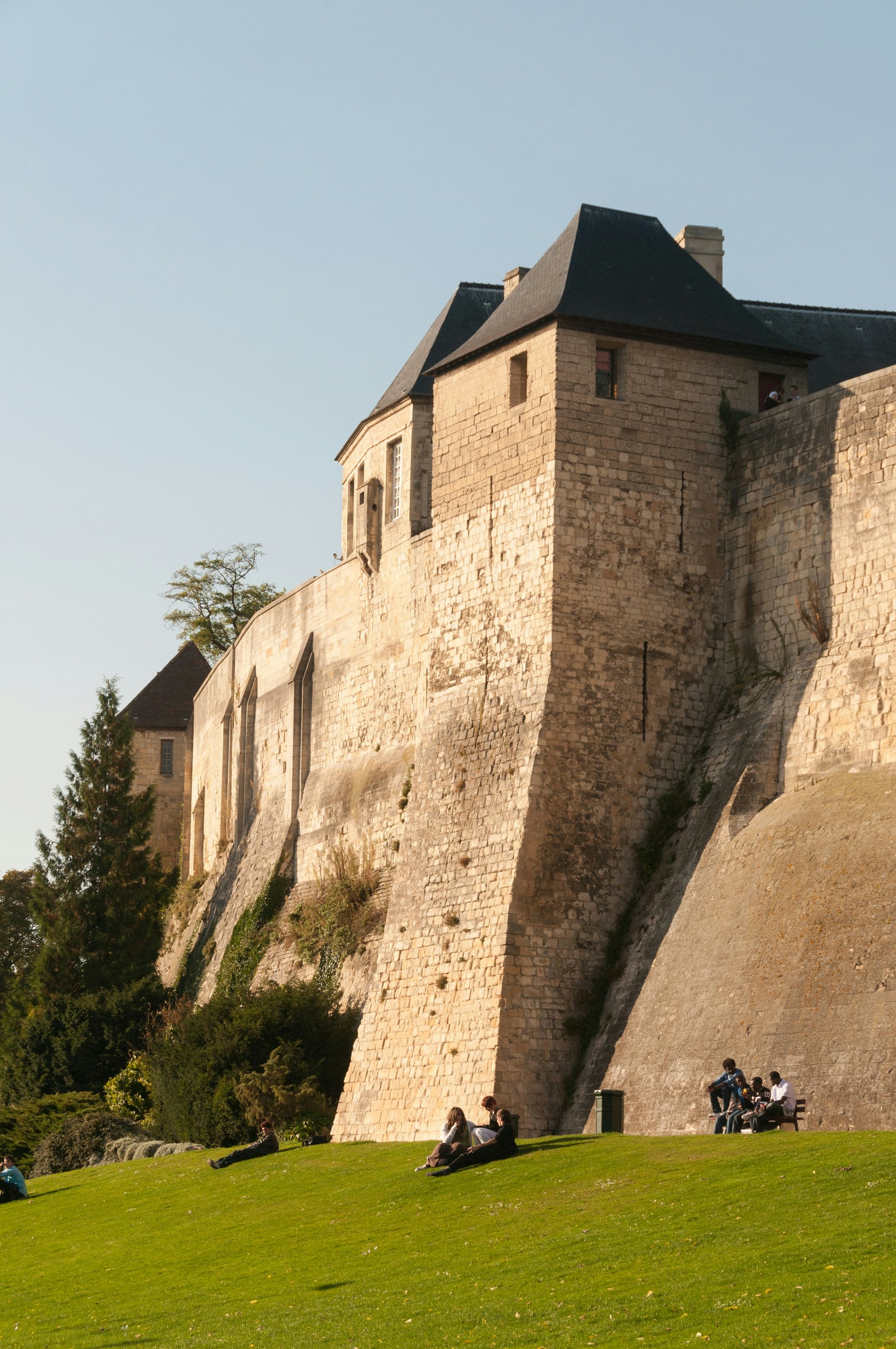 Caen Chateau, ramparts and bastions