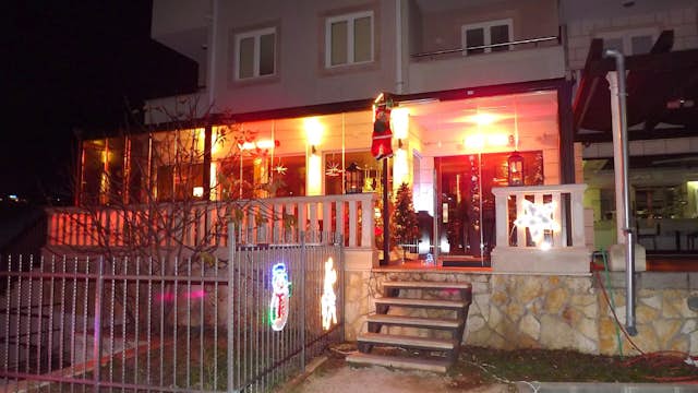 Shizuku is located in an apartment building in the residential area of Dubrovnik