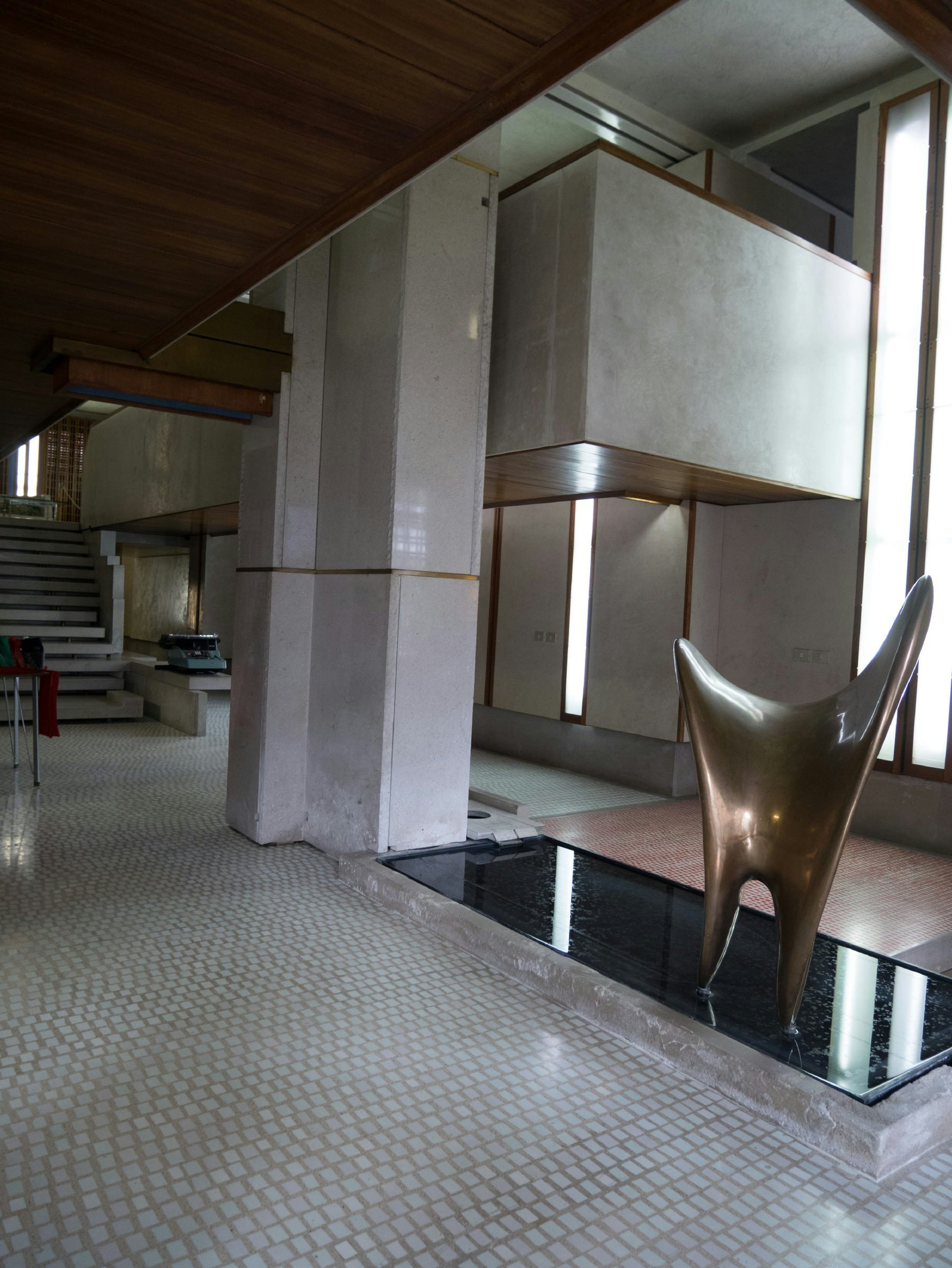 Negozio Olivetti, carlo Scarpa's trademark lines are in evidence throughout the store
