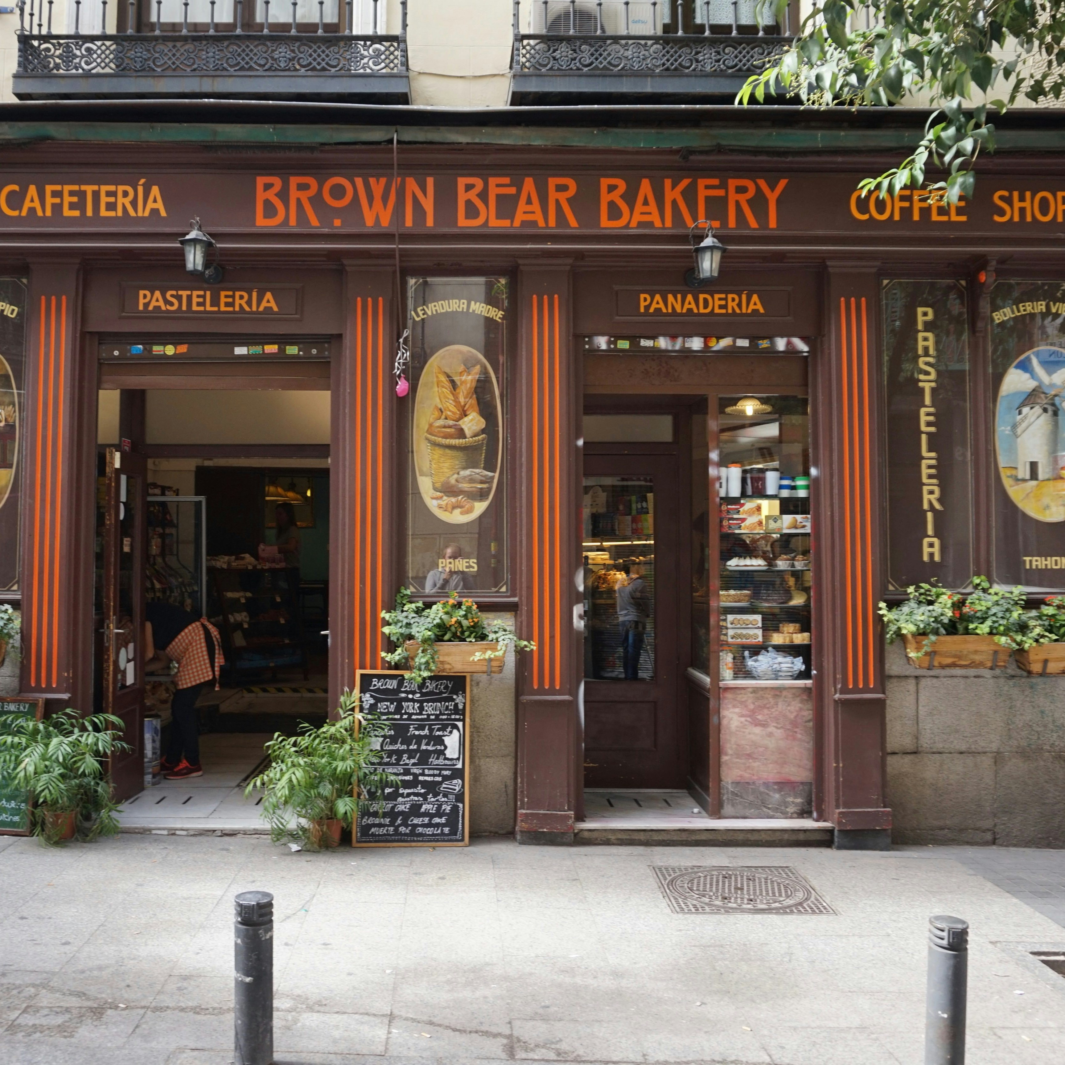 Brown Bear Bakery in Barrio de Huertas.