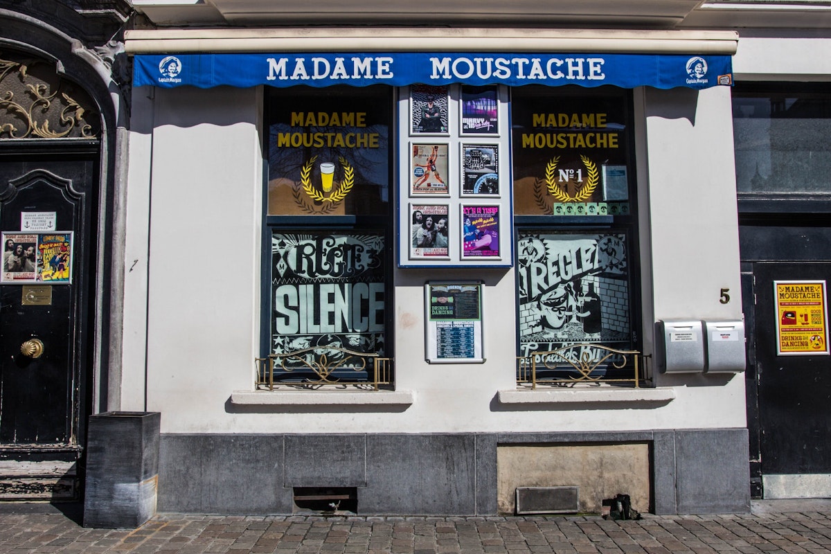 Madame Moustache facade