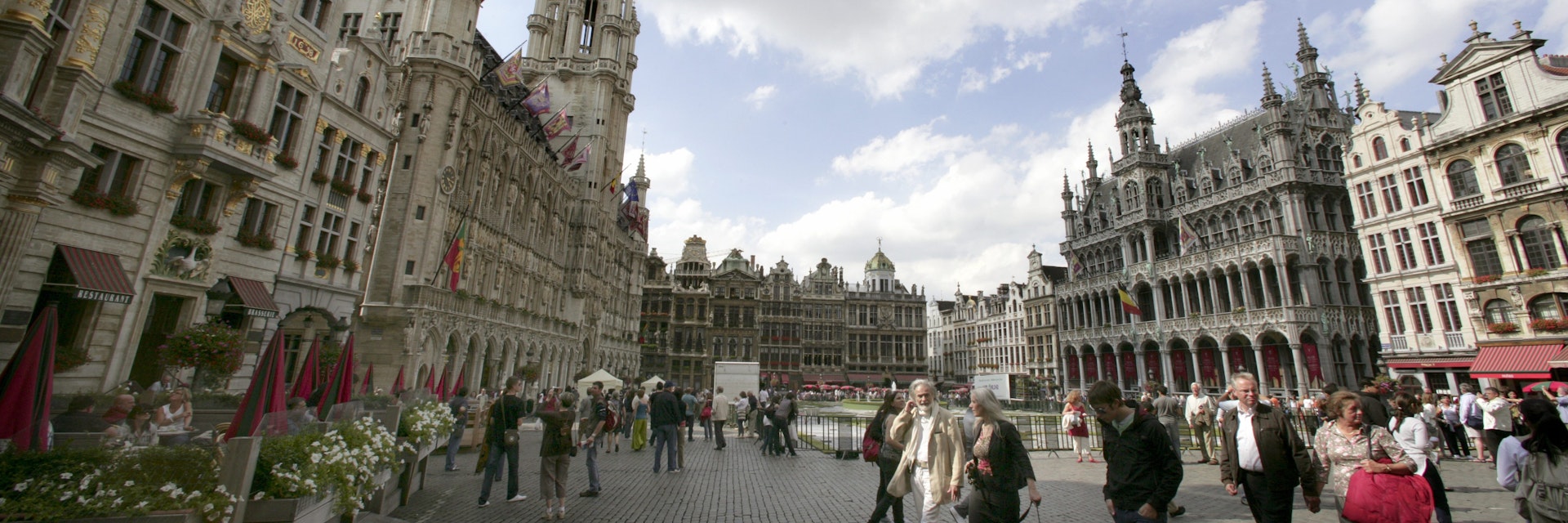 BELGIUM - AUGUST 11: BELGIUM, BRUSSELS, The Grand Place in Brussels. (Photo by Ulrich Baumgarten via Getty Images)