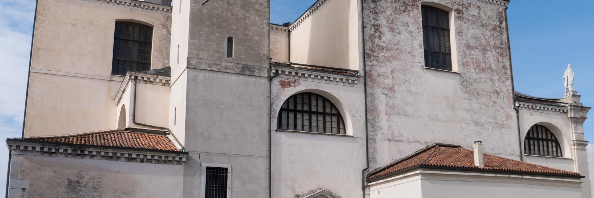 Chiesa dell'Arcangelo Raffaele, the church stands in a quiet square.