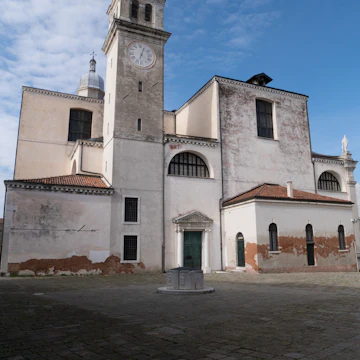 Chiesa dell'Arcangelo Raffaele, the church stands in a quiet square.