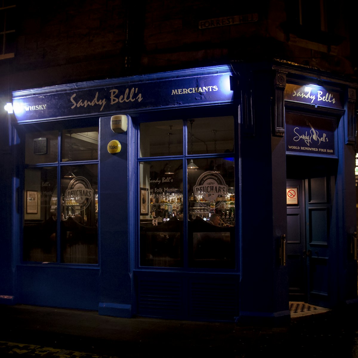 500px Photo ID: 131898959 - The famous Sandy Bell's Folk Bar in Edinburgh.