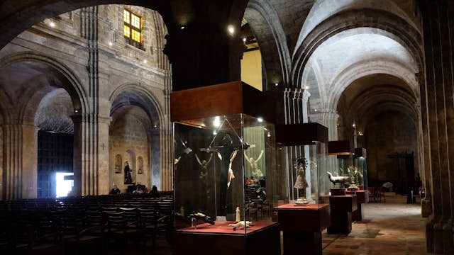 Small museum of religious objects within Iglesia y Monasterio de San Francisco de Asís.