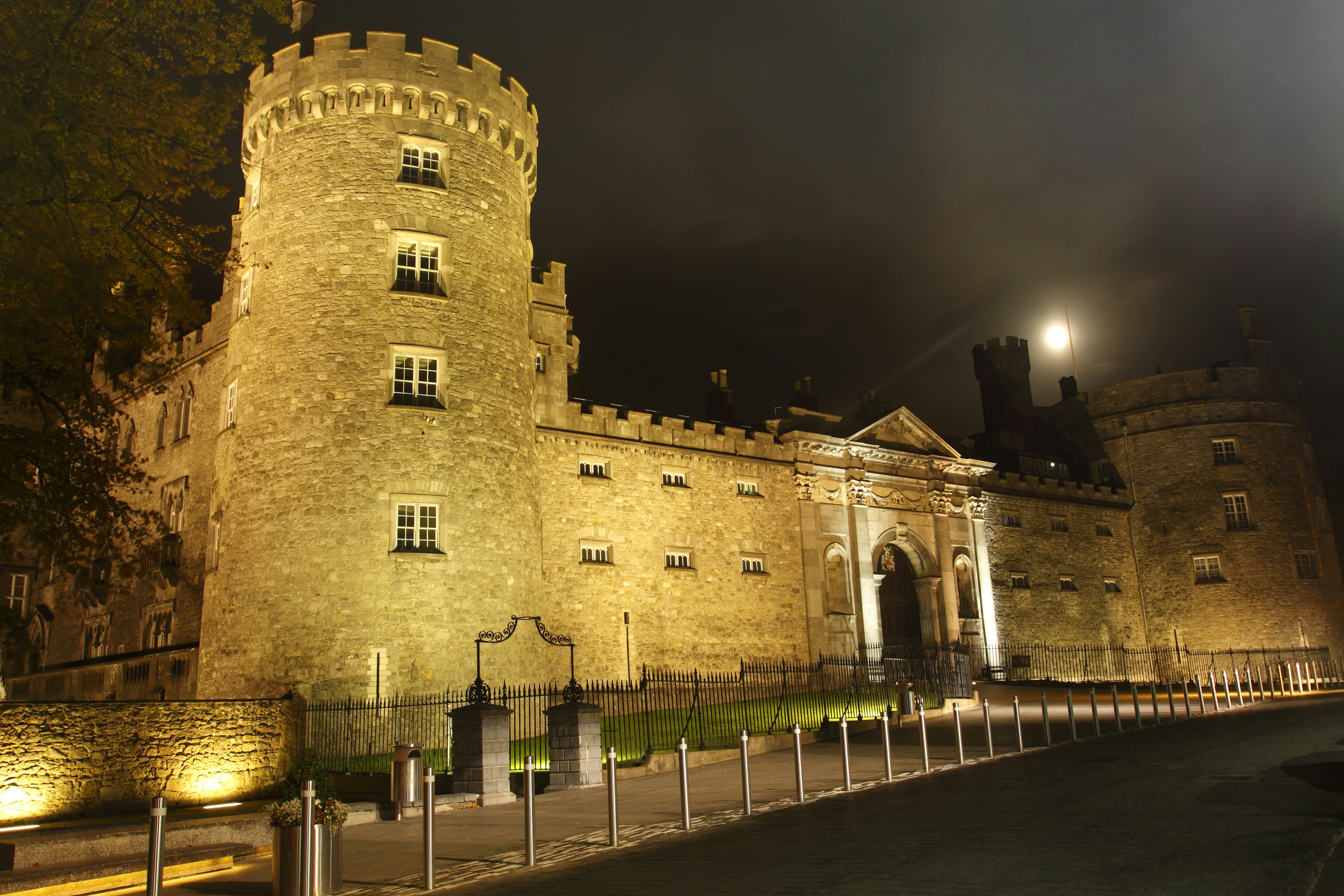 Moon over Kilkenny Castle