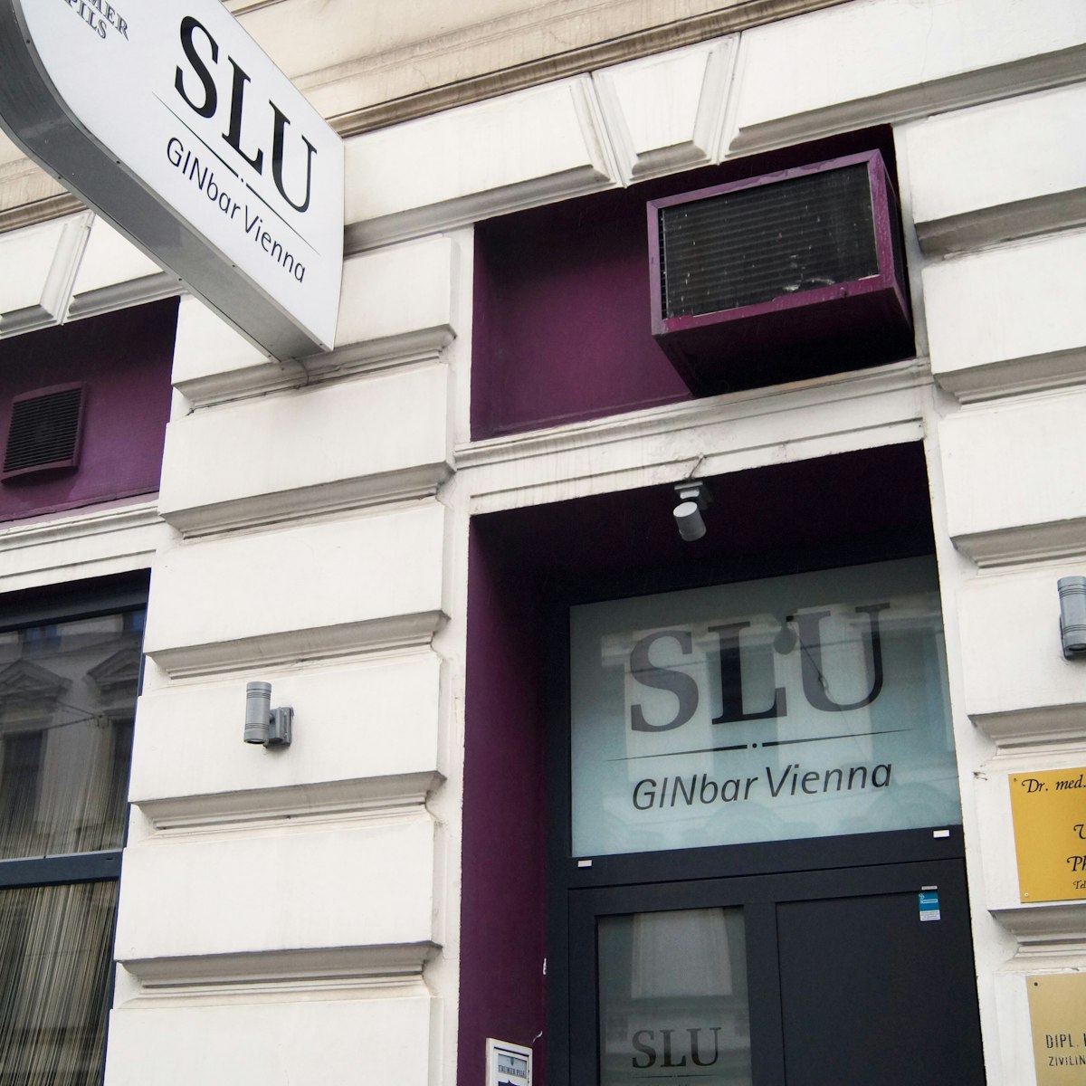Slu Bar entrance
