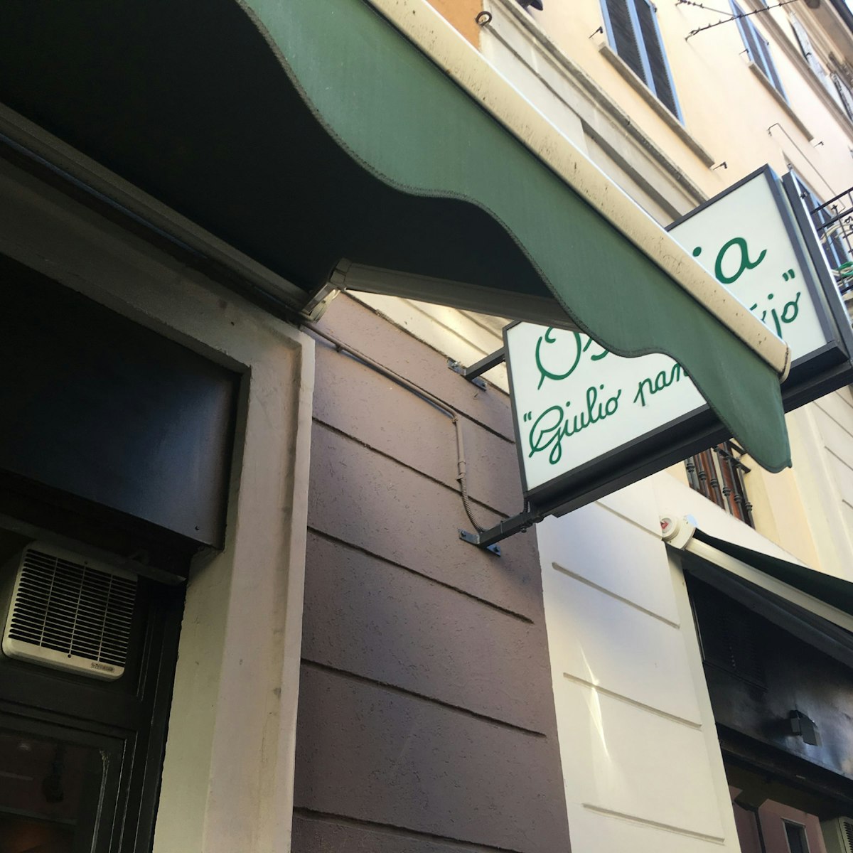 Giulio Pane e Ojo restaurant sign.