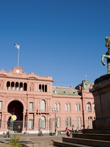General Belgrano's statue and Casa Rosada