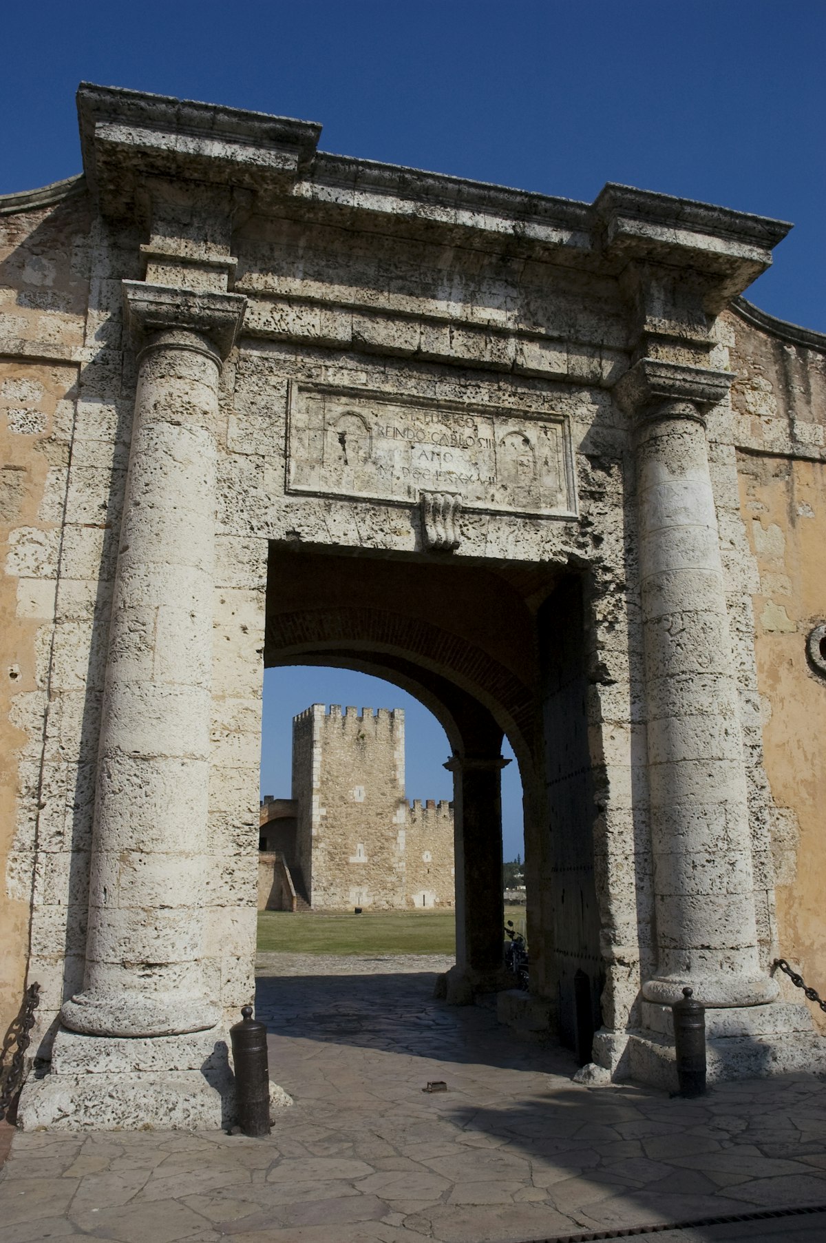 Charles III gate with Tower of Homage in background, Fortaleza Ozama.