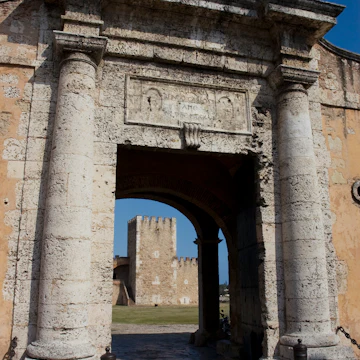 Charles III gate with Tower of Homage in background, Fortaleza Ozama.