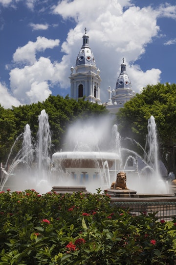 USA, Puerto Rico, Ponce, Fountain of Lions with Ponce Cathedral built in 1670 in background