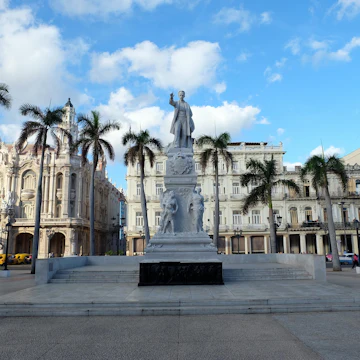 A statue of Cuba’s National Heroe José Martí in the center of the Parque Central.
