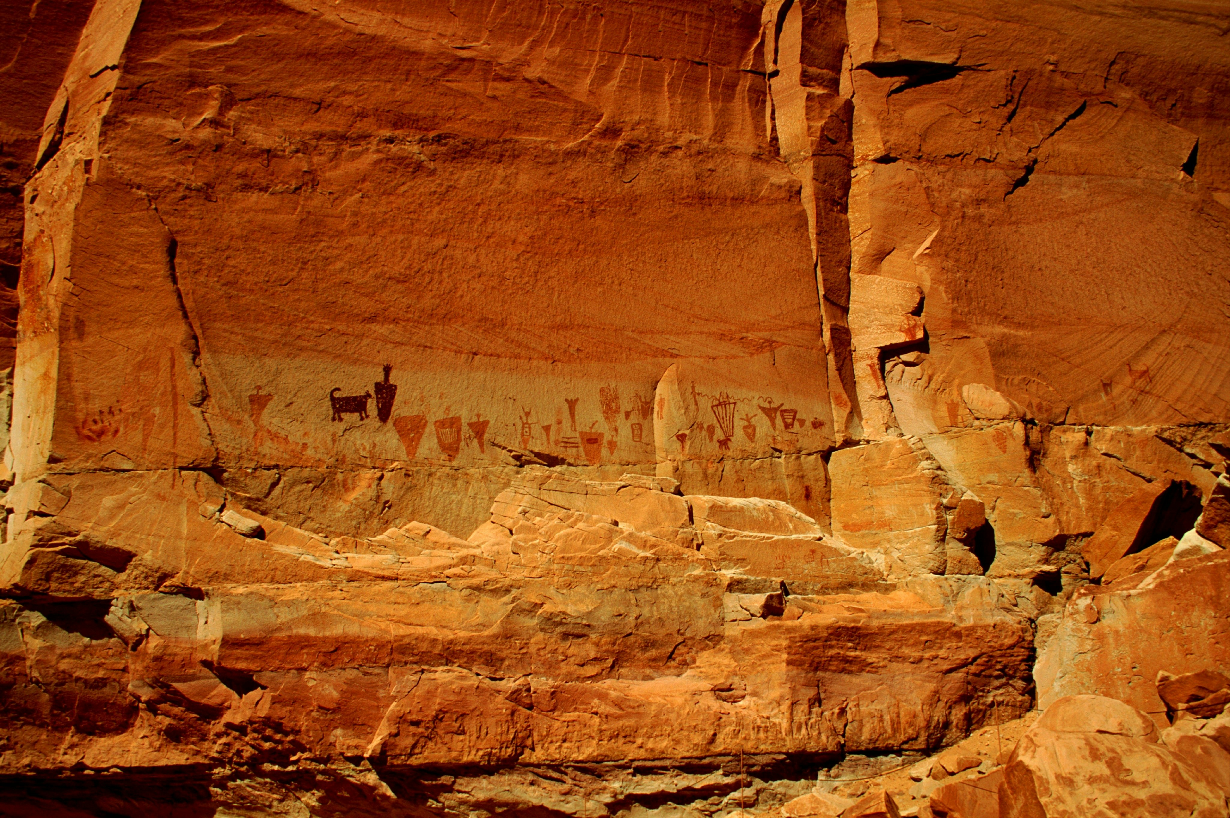 Utah, Pictographs, Horseshoe Shelter Detail, Horsehoe Canyon, Canyon lands National Park. (Photo by: Universal Images Group via Getty Images)